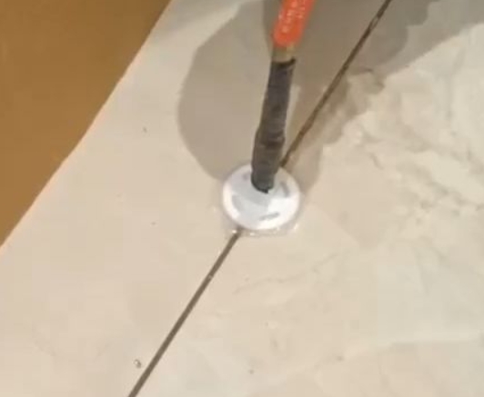 黄浦瓷砖空鼓维修公司专业解答瓷砖在铺贴过程中，如果没有涂抹均匀到位的粘结材料（如水泥砂浆或瓷砖胶），可能会导致以下问题
